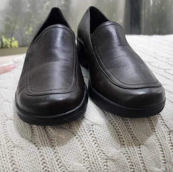 Easy Spirit Women's Dark Brown Loafers - Picture 3 of 9